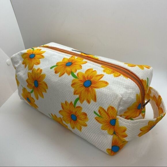 Unshattered Toiletry Kit - Picture 2 of 6